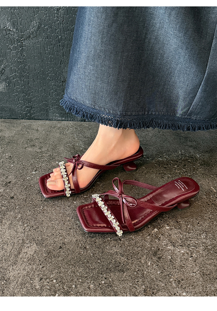 Sandal cao gót nữ mũi vuông đính đá pha lê, quai ngang nơ bướm, gót 9 cm — màu đen, Rượu vang đỏ, màu trắng ngà chi tiết 21