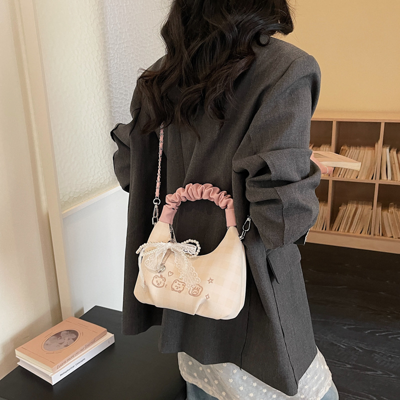 Bolso coreano nicho pliegueado, moda femenina, bolso de hombro, sensación cotidiana, bolso de media luna de nubes de viaje
