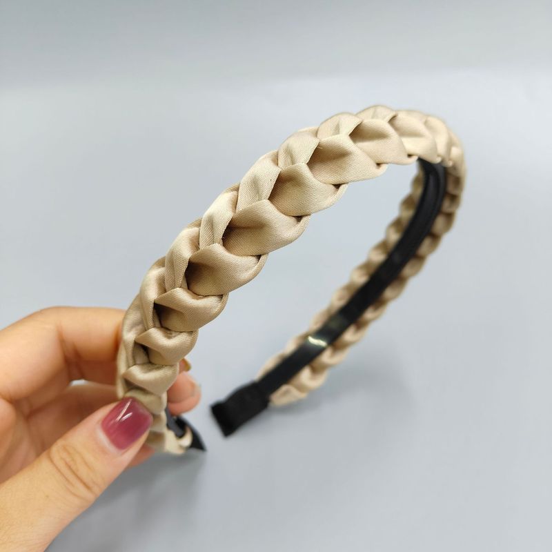 歯のカチューシャを持っています。|undefined