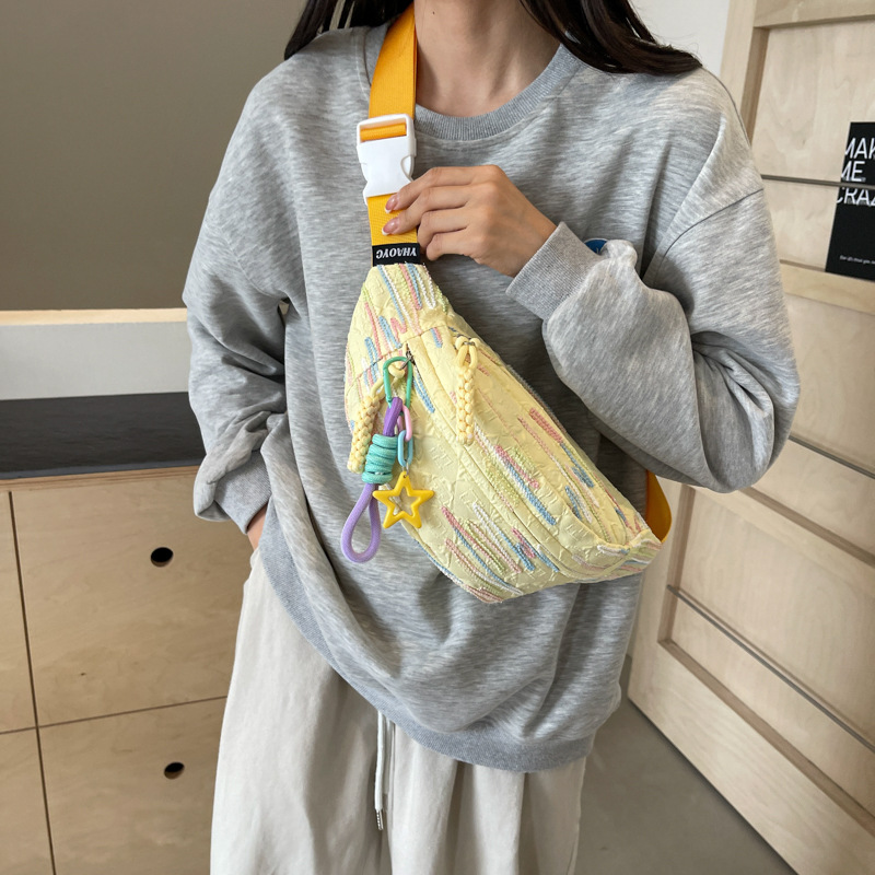 Versión coreana del bolso de mensajero de moda casual ins para mujer 2025 nuevo bolso de bolsillo de todo fósforo de viaje al aire libre bolso de pecho para mujer