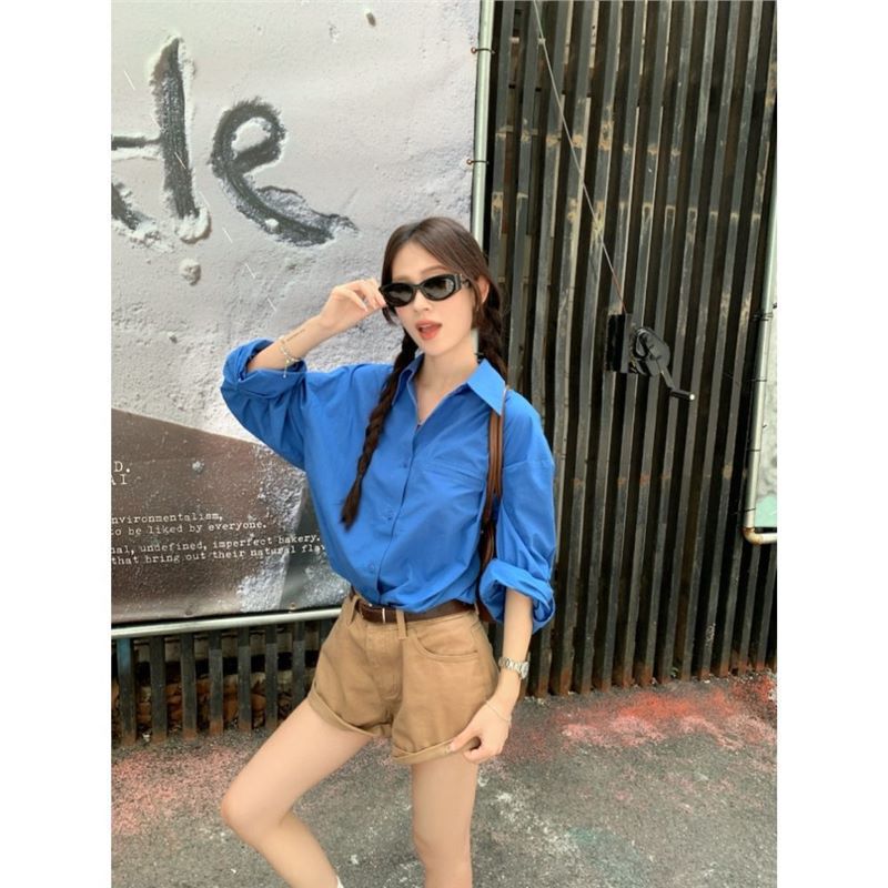 Klein blue elegant long-sleeve shirt for women, autumn design, loose-fitting, slimming, casual top in a relaxed style Klein blue elegant long-sleeve shirt for women, autumn design, loose-fitting, slimming, casual top in a relaxed style