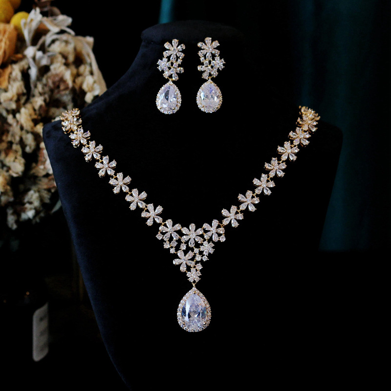 Luxurious necklace and earrings with zircon for bride