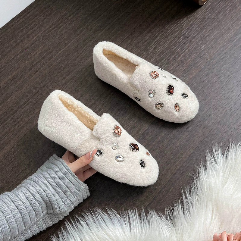 Утепленные меховые туфли большого размера для женщин, зимняя верхняя одежда, новинка 2025 года, лоферы на флисовой подкладке, хлопковые туфли, женская обувь больших размеров 41–43