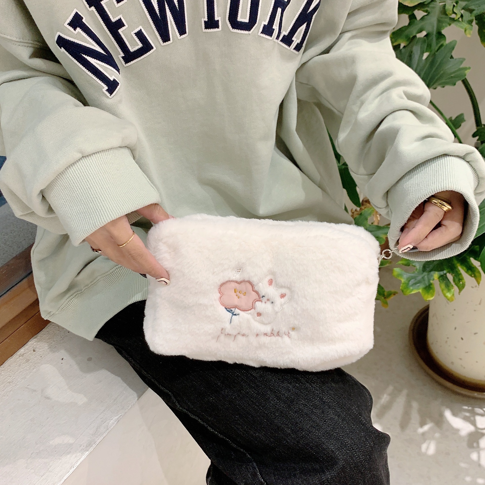 21154 Autumn and Winter plush makeup bag, flower rabbit, cute cartoon embroidered portable bag for women, soft little bag undefined