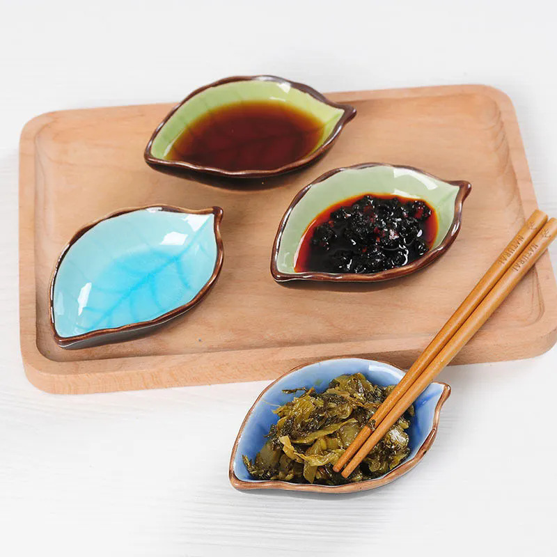 木の葉の陶磁器の小皿日本式の味皿の台所の酢の皿の調味料の皿の軽食の皿の醤油の皿の料理の皿|undefined