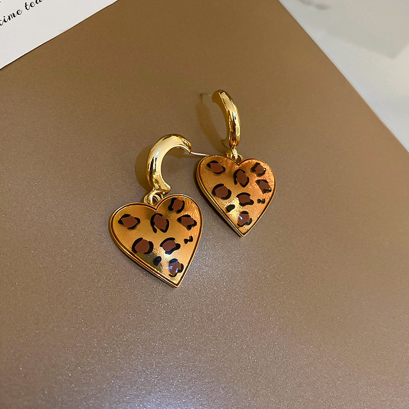 925 Silver Needle Leopard Print Love Earrings French Retro Simple Earrings Ins Hong Kong Style Earrings Personality Temperament display picture 6