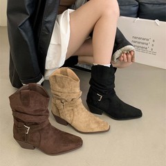 主推版~复古皮带扣褶皱堆堆靴女秋冬新款V口宽筒显瘦粗跟西部短靴