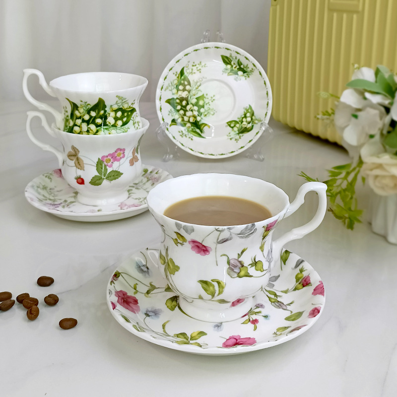 Taza de café de cerámica de flores medievales francesas, taza de té de camellia de la tarde, taza de té de lujo ligera, taza de platos domésticos de alto valor facial