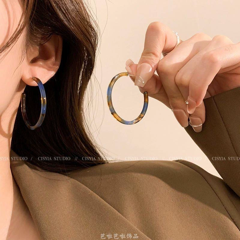 芸钰 крупные кольца-серьги для женщин 14k цвета tortoiseshell blue-gray white latte amber стиль 2024