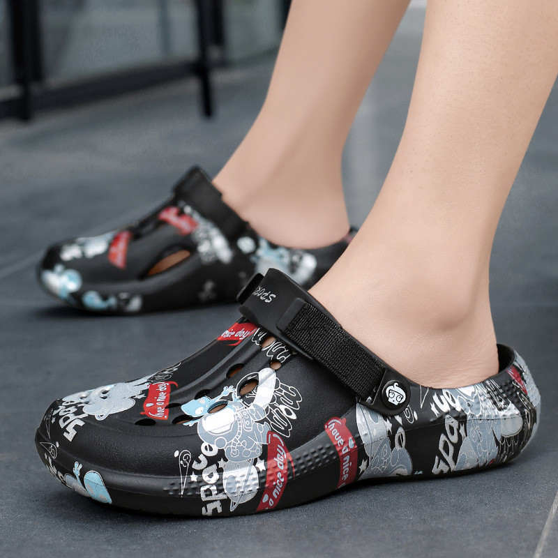 Verano nuevo estilo zapatos con agujeros sandalias hombre transfronterizo talla grande un zapato dos uso graffiti suela gruesa pisando mierda zapatos de playa vadear