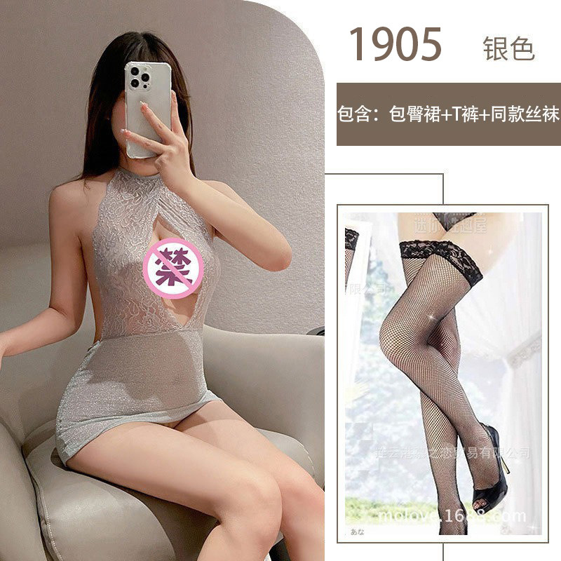 회색 힙 스커트 + 검정색 망사 스타킹