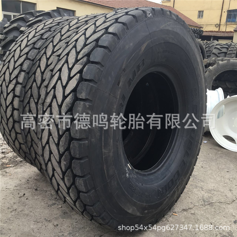 Suministro de maquinaria de ingeniería Fengshen neumático 385/95R25 grúa neumático