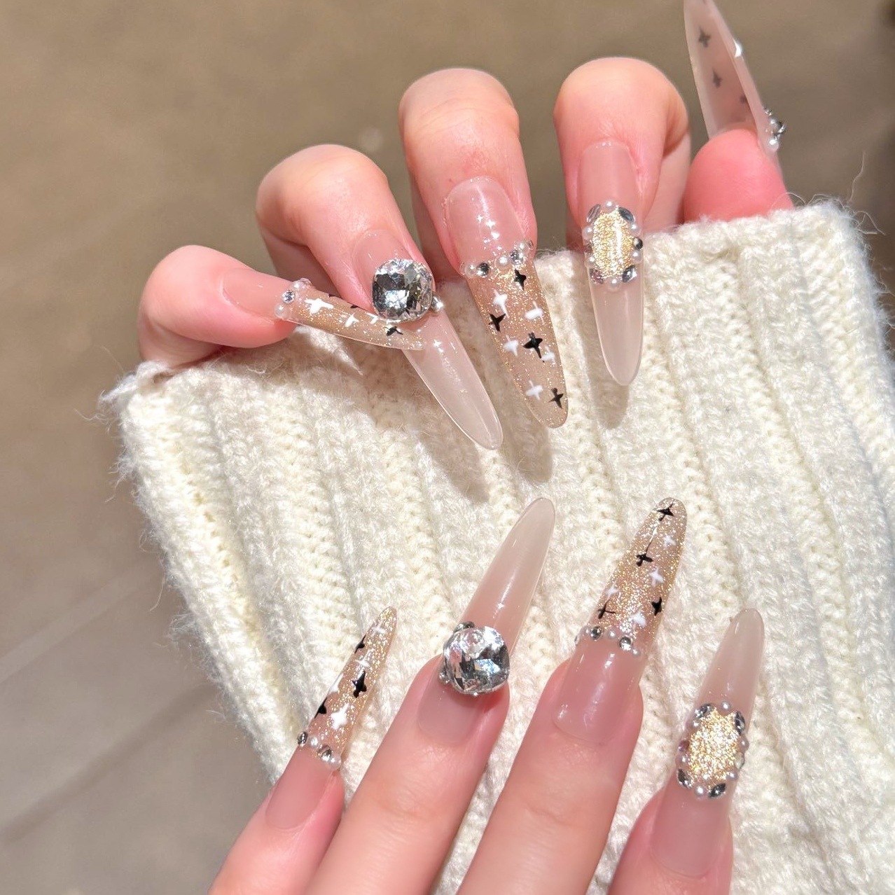 Uña de vestir piezas de uñas al por mayor otoño y invierno nuevo estilo de fragancia pura mano de uñas falsas productos terminados perro fino 4.0 largo