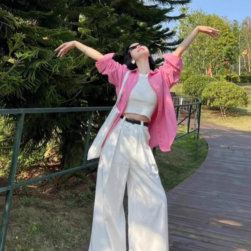 Early autumn fashion: Women's pink long-sleeve POLO-collar top—thoughtfully designed, niche-style, slimming, and perfect for a laid-back, casual vibe.