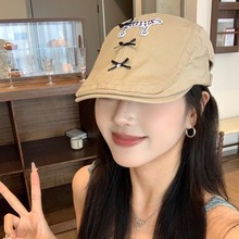 可爱小狗黑色反戴前进帽女生韩国ins小众设计大头围显脸小贝雷帽