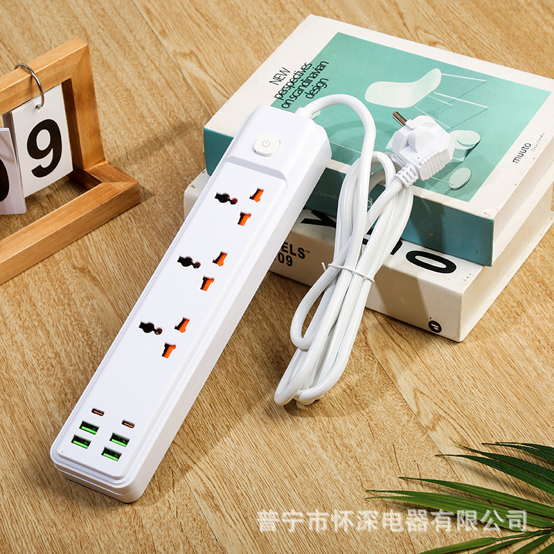 S50 # 4USB transfronterizo comercio electrónico blanco y negro caja mixta empaquetada tres orificios enchufe europeo dos enchufe plano enchufe de comercio exterior