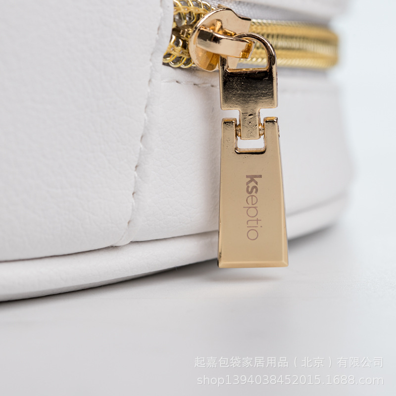 白色包骨贝壳包