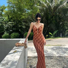 法式复古V领镂空格纹印花连衣裙女辣妹纯欲海边度假绝美吊带长…