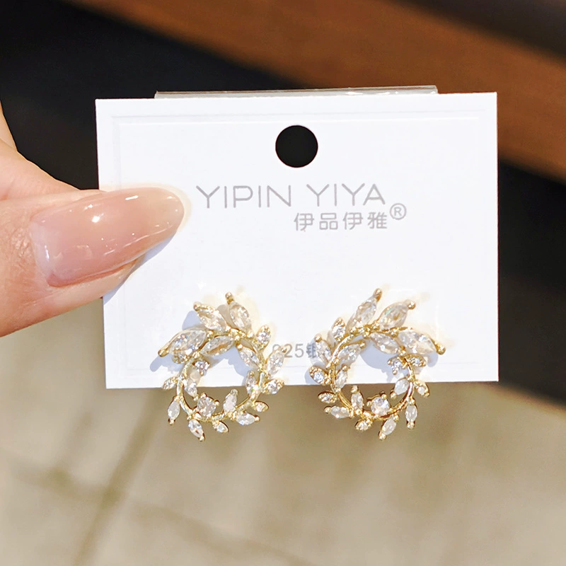 Серьги (YIPIN YIYA) 925 серебряные сережки-крючки с золотым покрытием, закрученный дизайн, легкие 0.01 кг