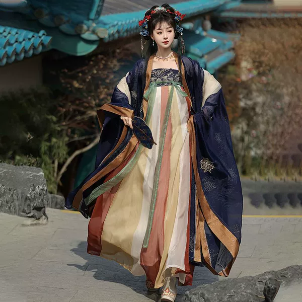 Sheng Tang Yi blue suit