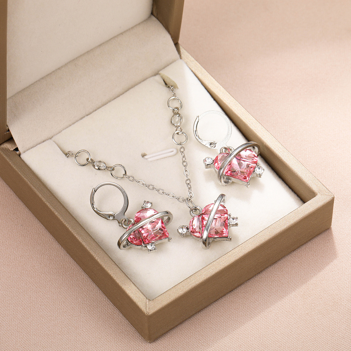 Transfronteriza Venta caliente dulce fresco estilo Rosa circón amor planeta pendientes collar traje temperamento de la personalidad femenina traje de la joyería