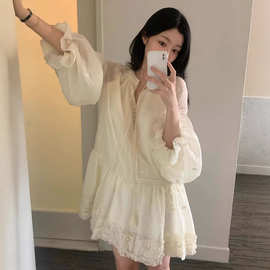 chic春季新款甜美减龄刺绣钩花木耳边小个子喇叭袖连衣裙