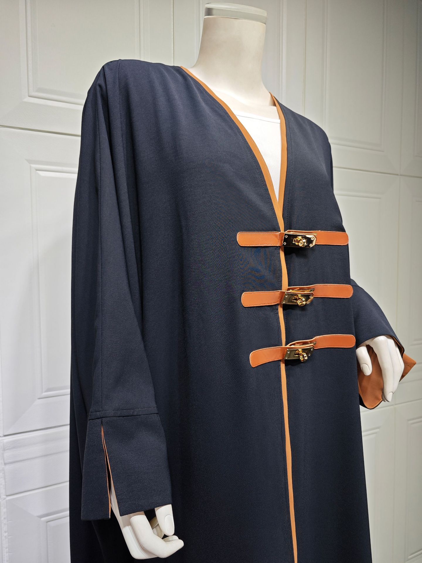 MQ090 Modest Fashion Cardigan With Leather Buttons Abaya Turkish Color-blocked Robe For Outerwear In Arabia_ecoleips.com