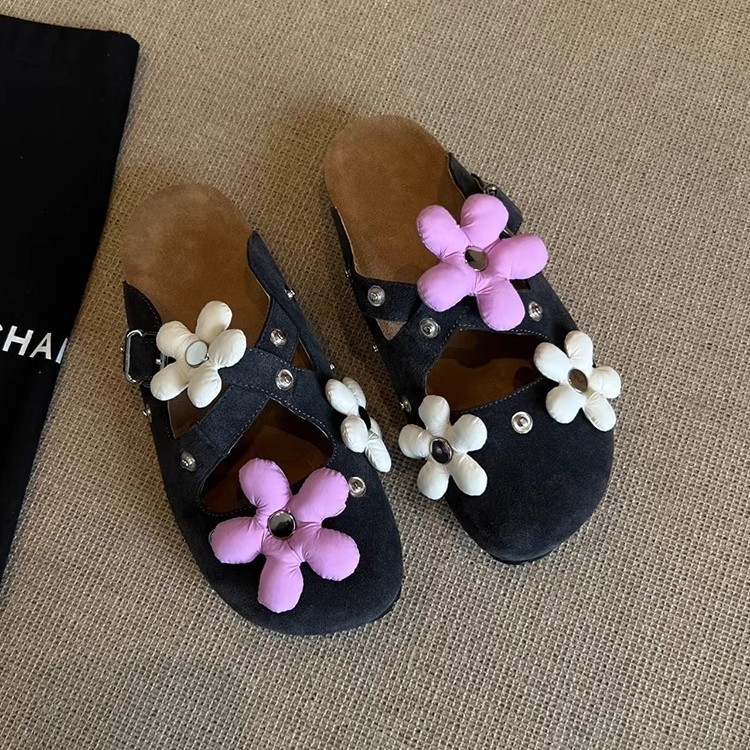 Versión de piel de oveja ~ Diseño de nicho hebilla de flor desmontable Birkenmuller zapatos mujer remache retro suela gruesa zapatillas de puntera