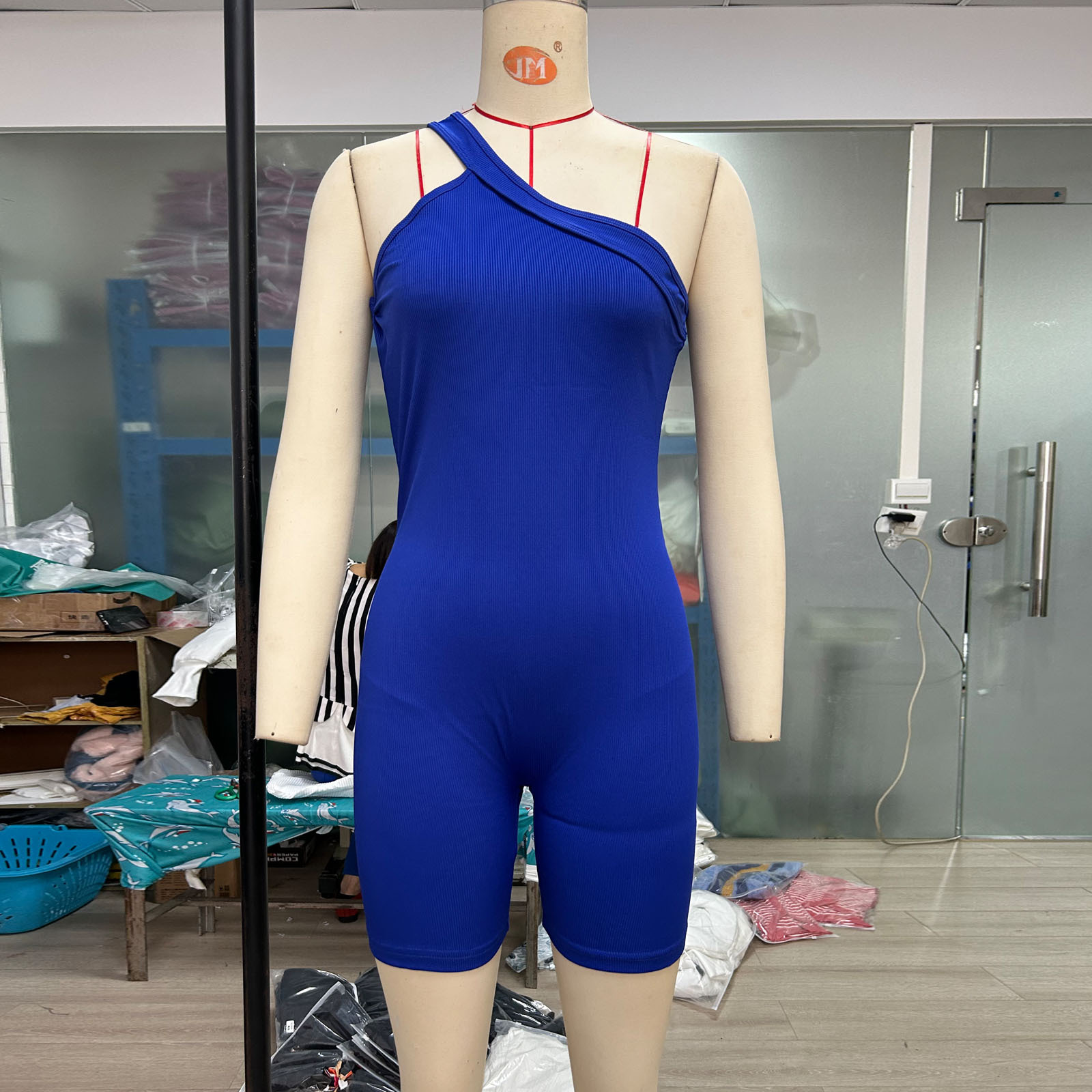 Mono de las mujeres europeas y americanas Otoño e Invierno Nuevo hilo hombro sin mangas Slim cadera elevación sexy pantalones cortos de una pieza SU3192