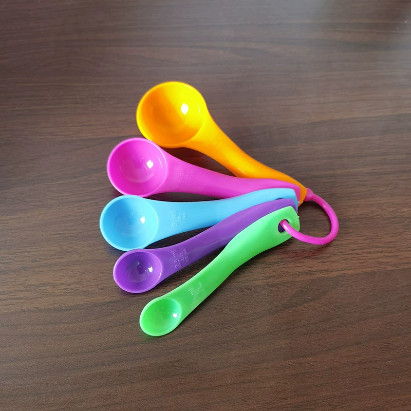 Набор из 5 разноцветных мерных ложек с двойной шкалой, готовых к отгрузке с завода, для кухни и выпечки, для молочной смеси, пластиковые, в наличии.