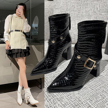 馬丁靴女2022秋冬新款尖頭粗跟歐美時尚金屬裝飾短筒高跟鞋女靴