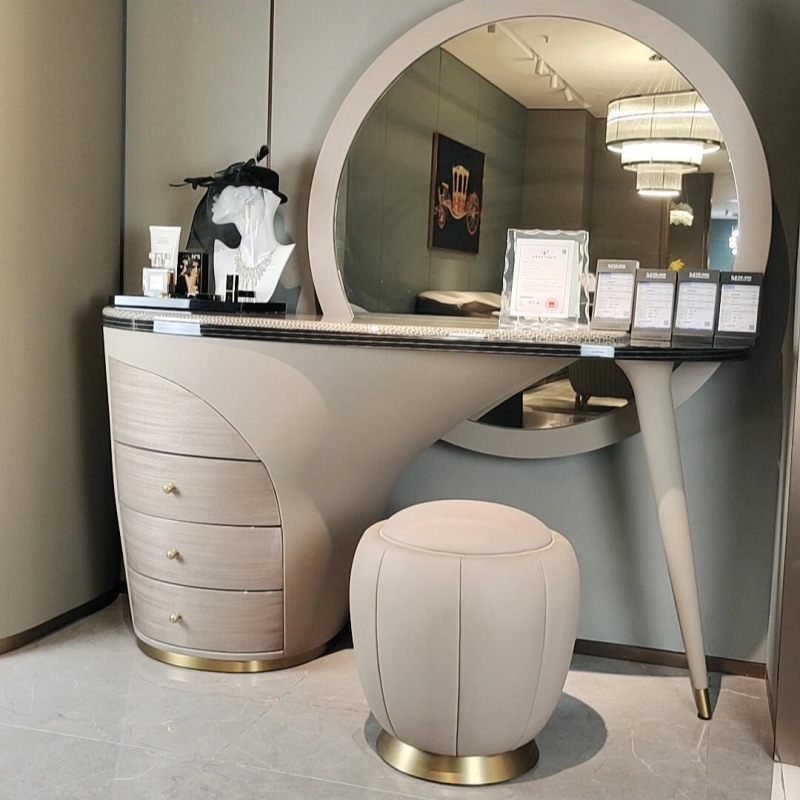 意大利轻奢别墅卧室梳妆台意式高级感飞机头化妆台带灯化妆桌家具