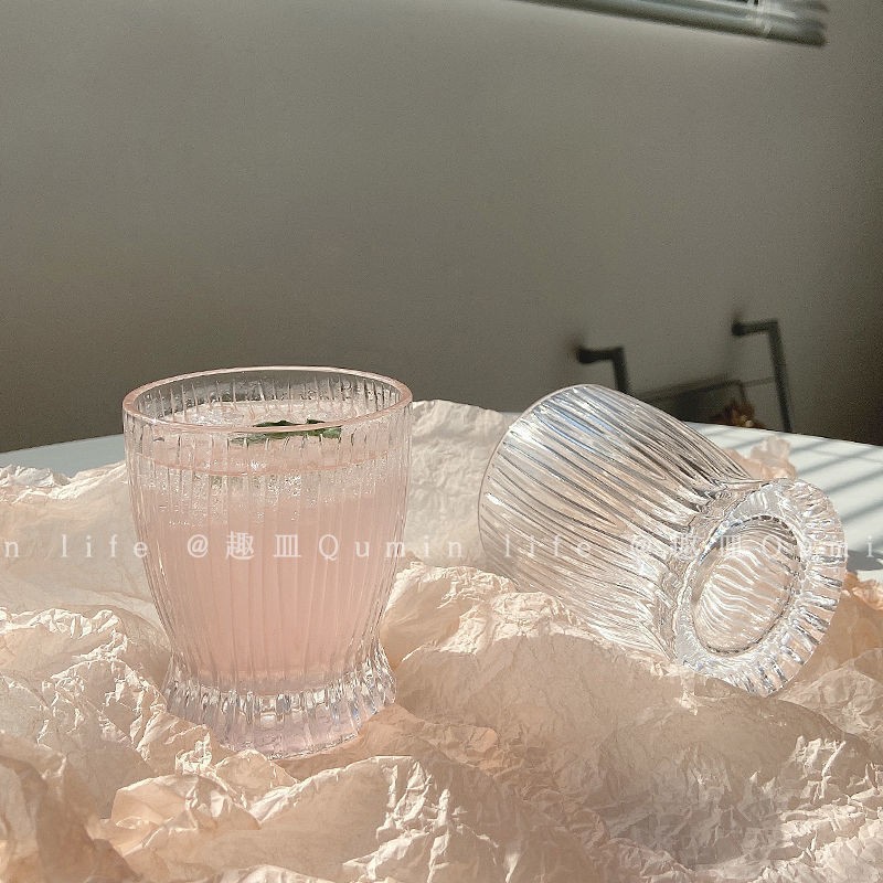 Bicchiere in vetro con texture verticale in rilievo ~ Bicchiere per acqua, succo, caffè freddo, birra, regalo_voghion.com