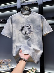 ヨーロッパ駅の高級刺繍半袖tシャツ男性2025新型ファッションファッション夏メンズ半袖上着
