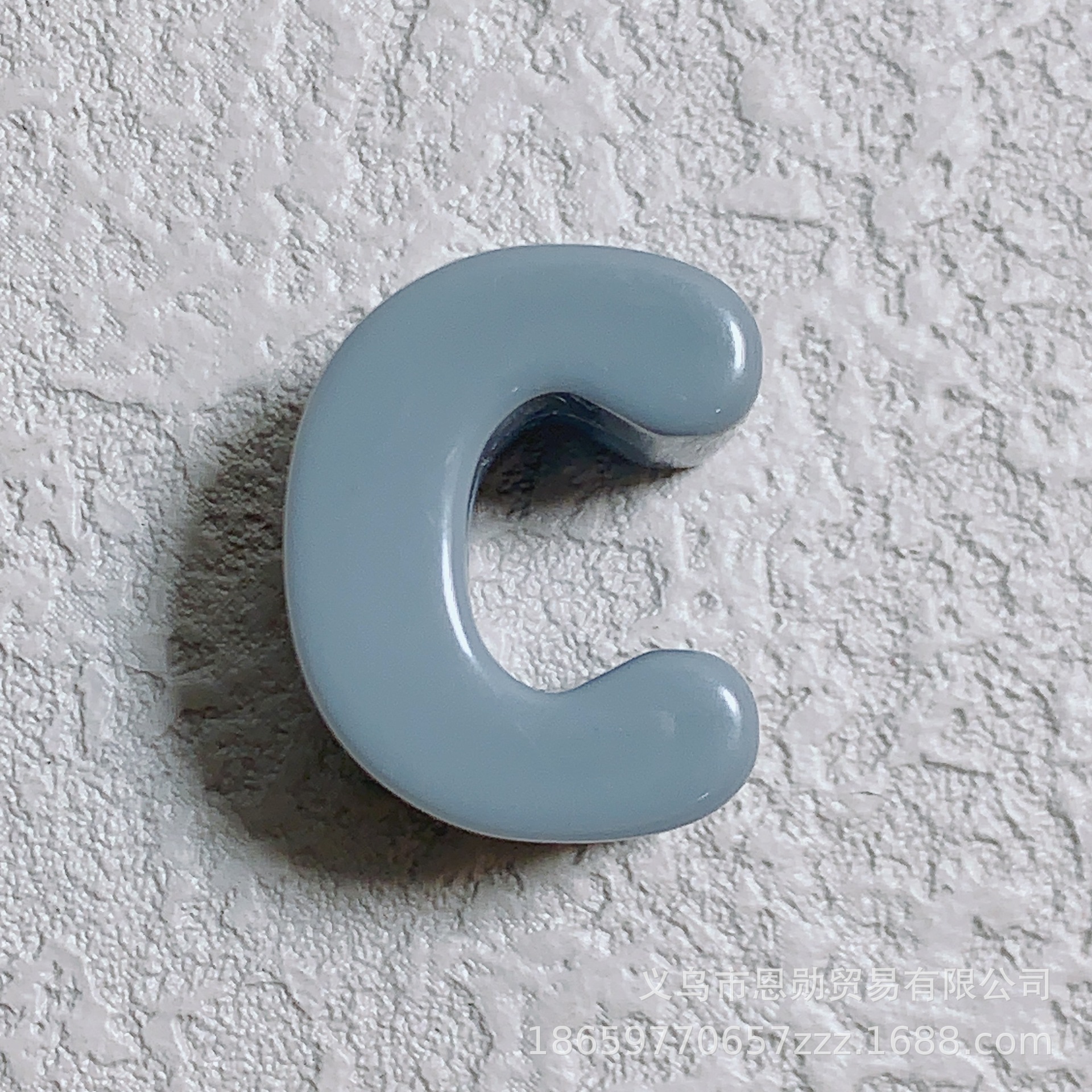 C (gray)