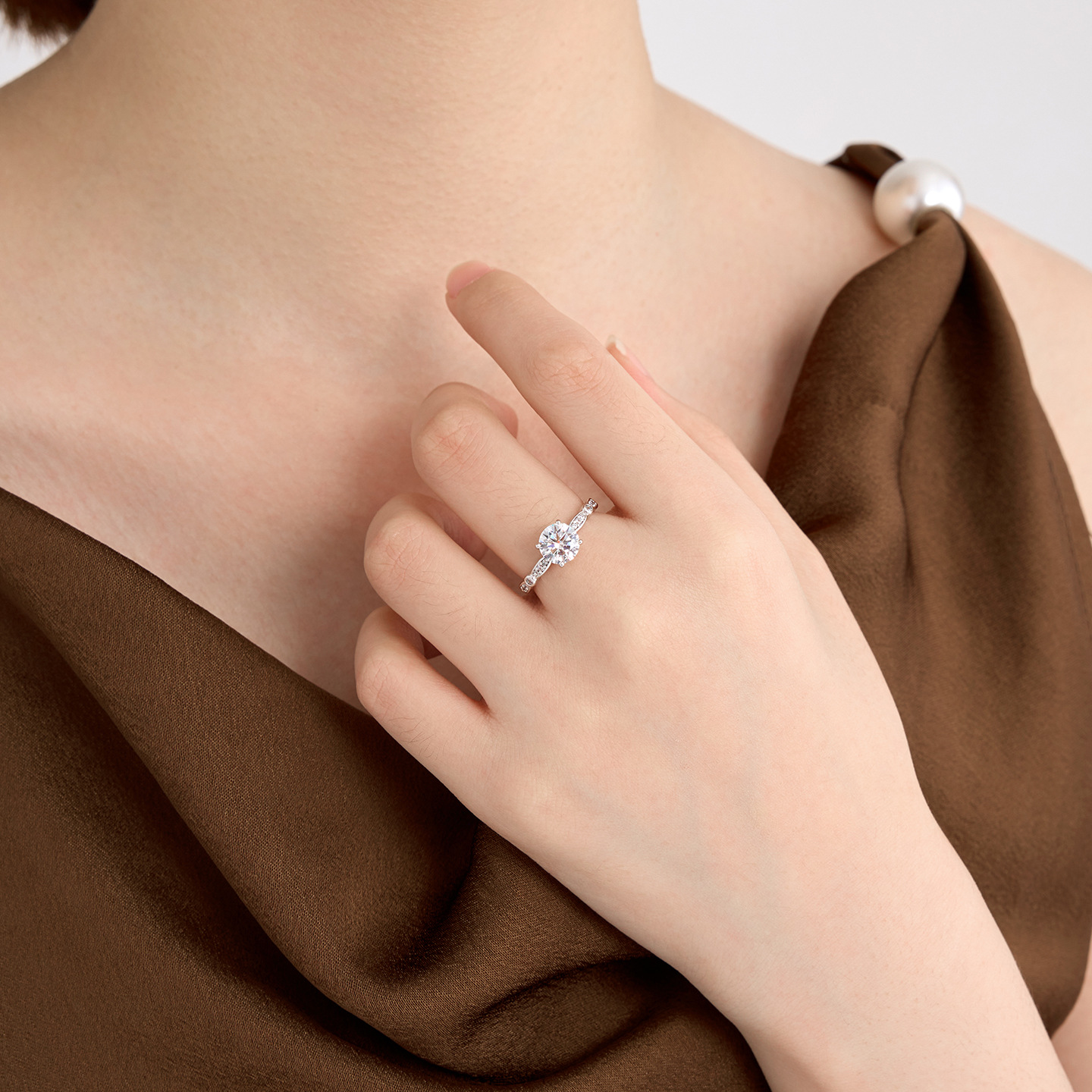 Xuping anillo de compromiso ligero de lujo japonés y coreano anillo de dama incrustado con gemas artificiales anillo de temperamento elegante mujer