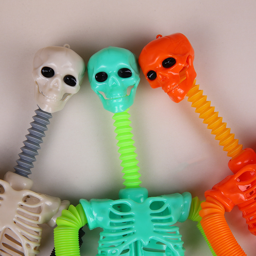 Halloween Skull Man Ventosa Tubo telescópico Alien Variedad de formas Tubo de estiramiento Juguete de descompresión de rompecabezas interactivo
