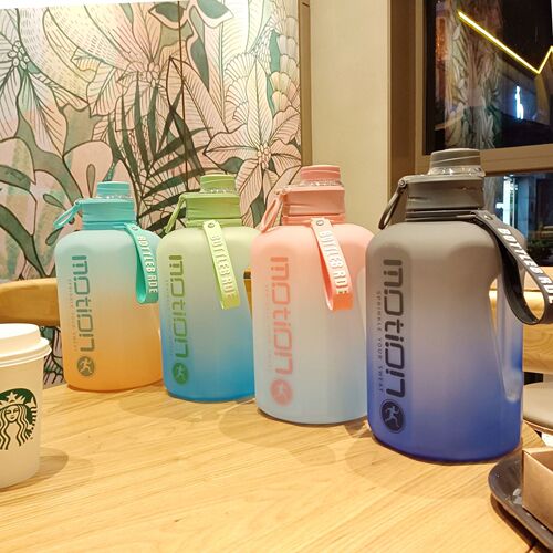 Amazon 2200ml Large Capacity Sports Water Bottle PC Material Viral Fitness Tumbler High Temperature Resistant
