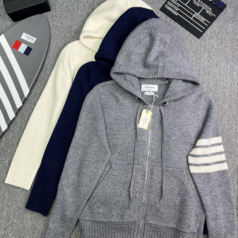【】Factory Store High-Quality Four-Stripe Long-Sleeve Knitted Rose Pattern Hooded Zip-Up Wool Cardigan