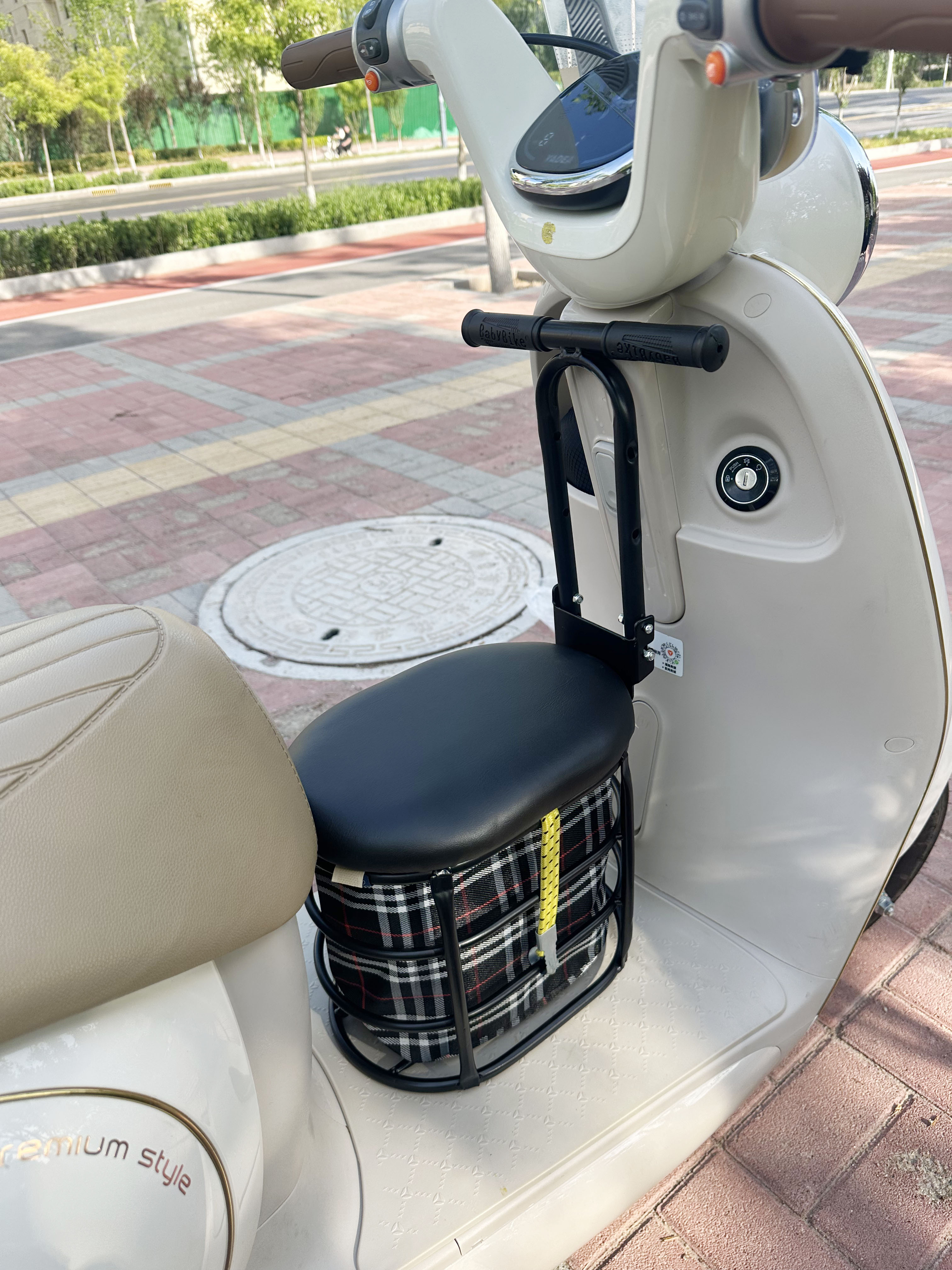 Suitable for Electric Motorcycles, Large Electric Scooters, Foldable Small Stools, Electric Vehicle Child Seats, Front-Mounted Storage