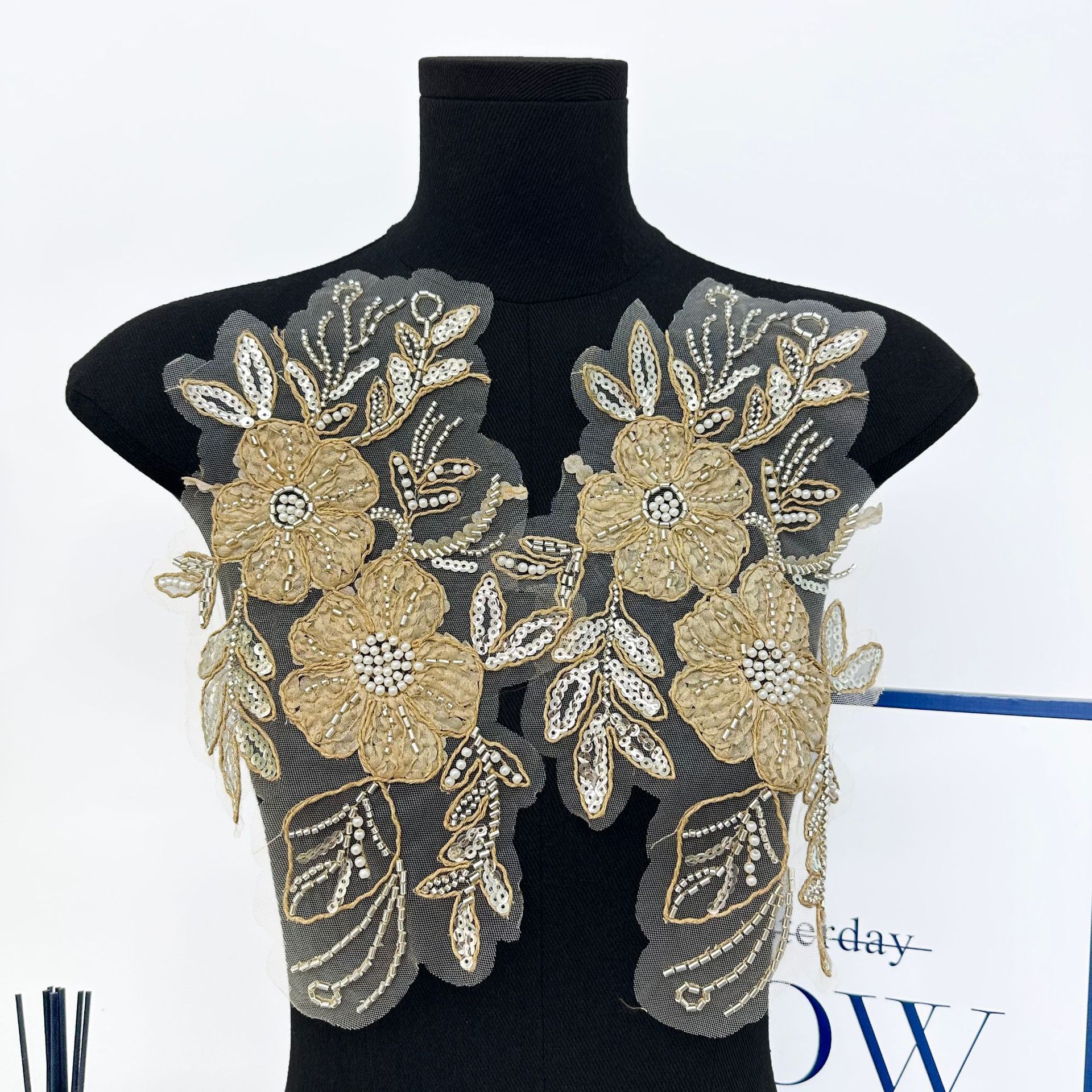 Vestido de boda cheongsam accesorios de decoración hechos a mano perlas flor parches de ropa de alta gama accesorios DIY 2026 nuevos al por mayor