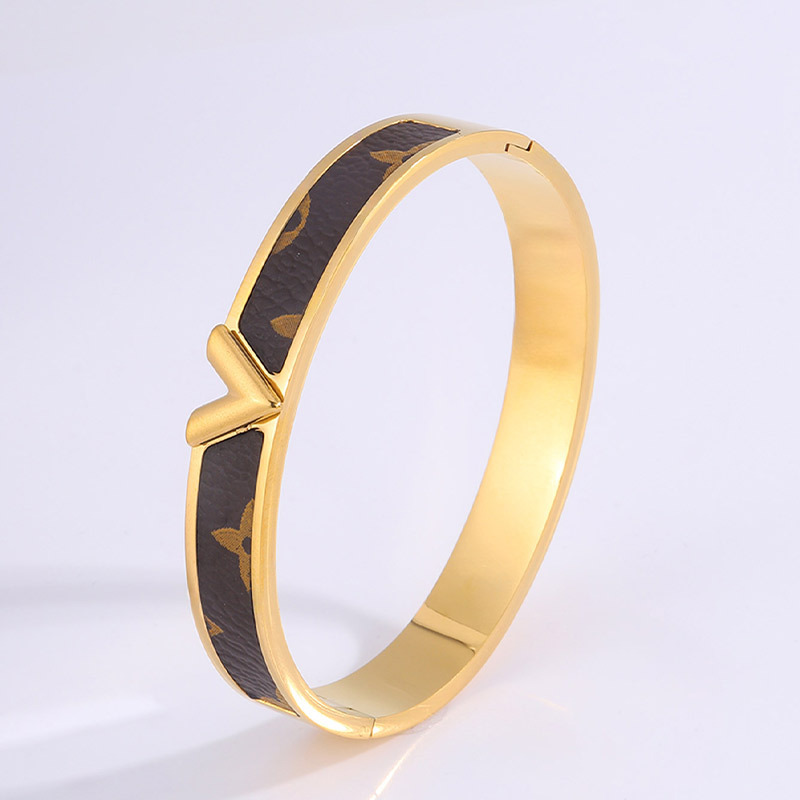 Titanium Steel Bracelet, Fashionable and Trendy, High-End V-Brand Bracelet, Elegant and Versatile Women's Bracelet Jewelry