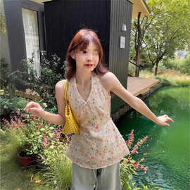 甜美风减龄碎花挂脖吊带背心女夏季显瘦V领露背无袖修身百搭上衣