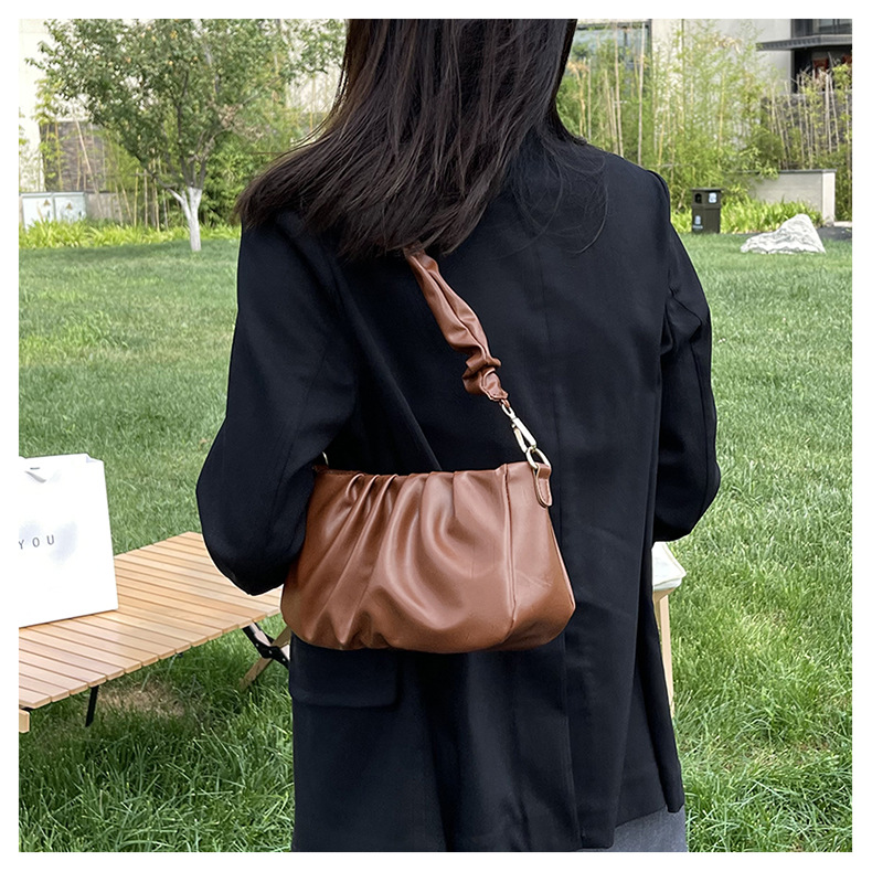 Women's Small Pu Leather Solid Color Streetwear Square Zipper Ruched Bag display picture 9