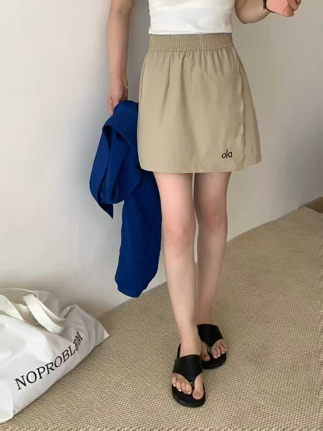 카키색