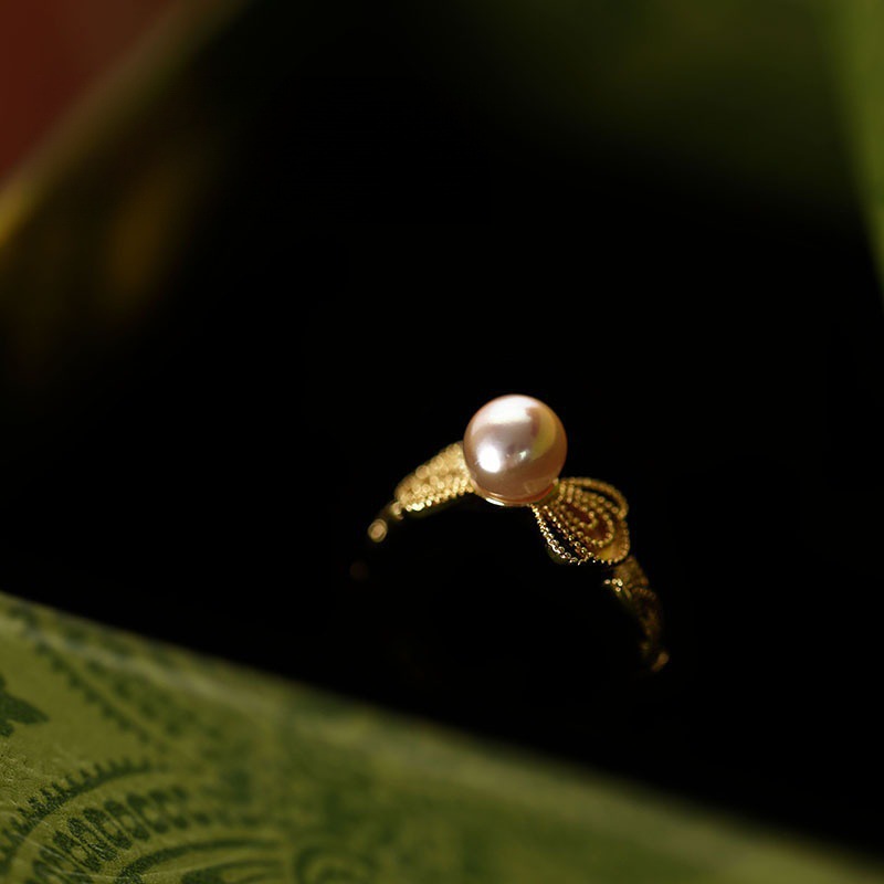 Fashionable golden small design ring pearl with bow