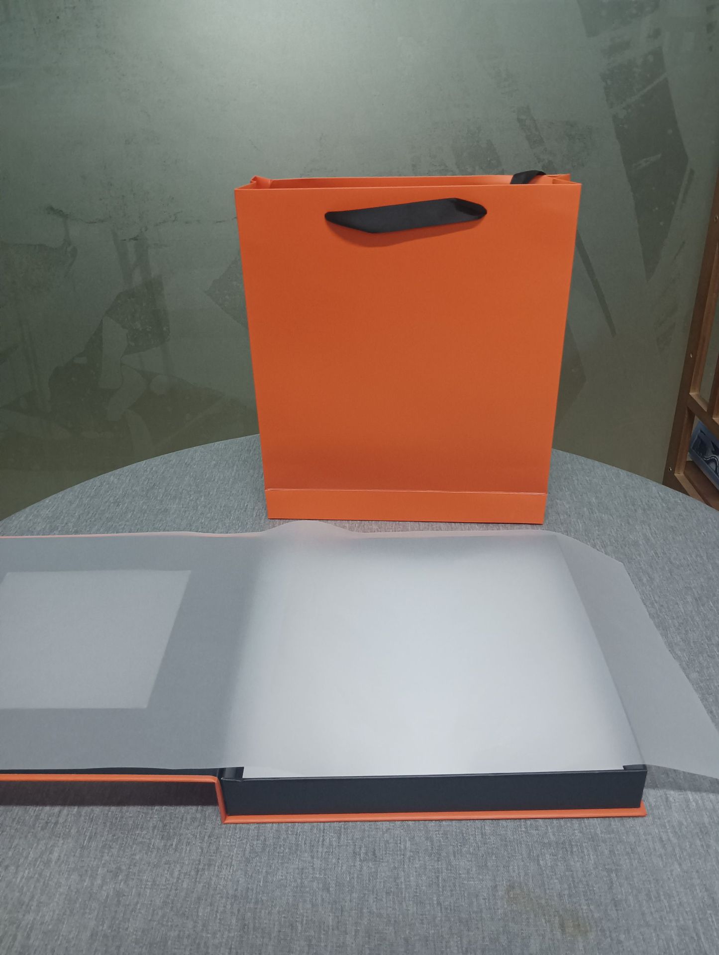 Оранжевая подарочная коробка Hermès + сумочка + картон + бумага с серной кислотой