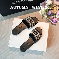 小香風アルファベット刺繍観光ビーチ靴ネット赤サンダル女性夏ファッション外着一字フラットスリッパ