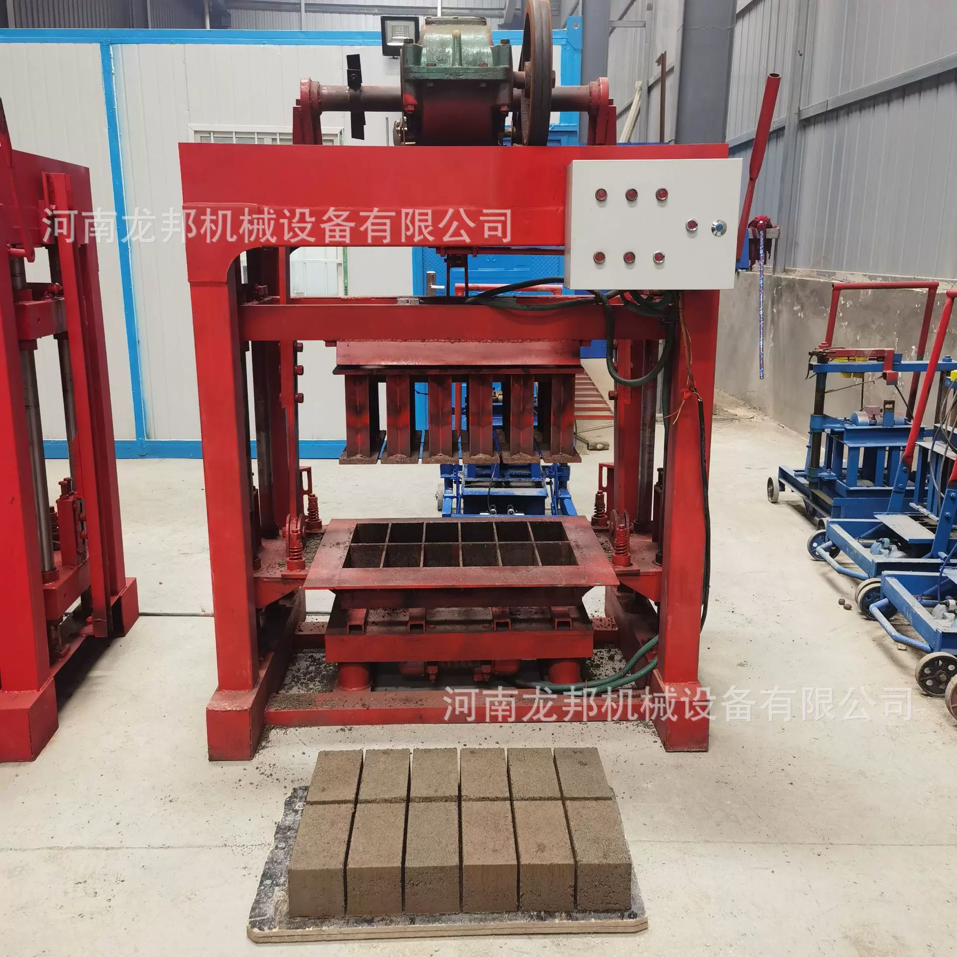 中国出口水泥制砖机械  半自动水泥砌块成型机 龙邦优质砖机