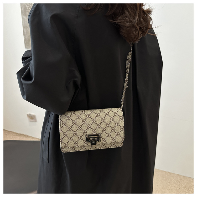 Cross-border women's bag 2024 New leopard print underarm bag, Korean style fashionable and trendy chain single-shoulder bag, riveted crossbody bag undefined